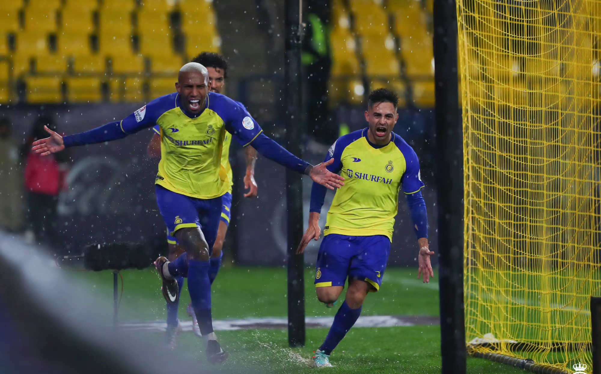 九游官方登录入口-精锐教练组策略明智，引领球队获得胜利！